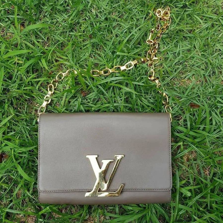 Bolsa Louis Vuitton Louise Chain