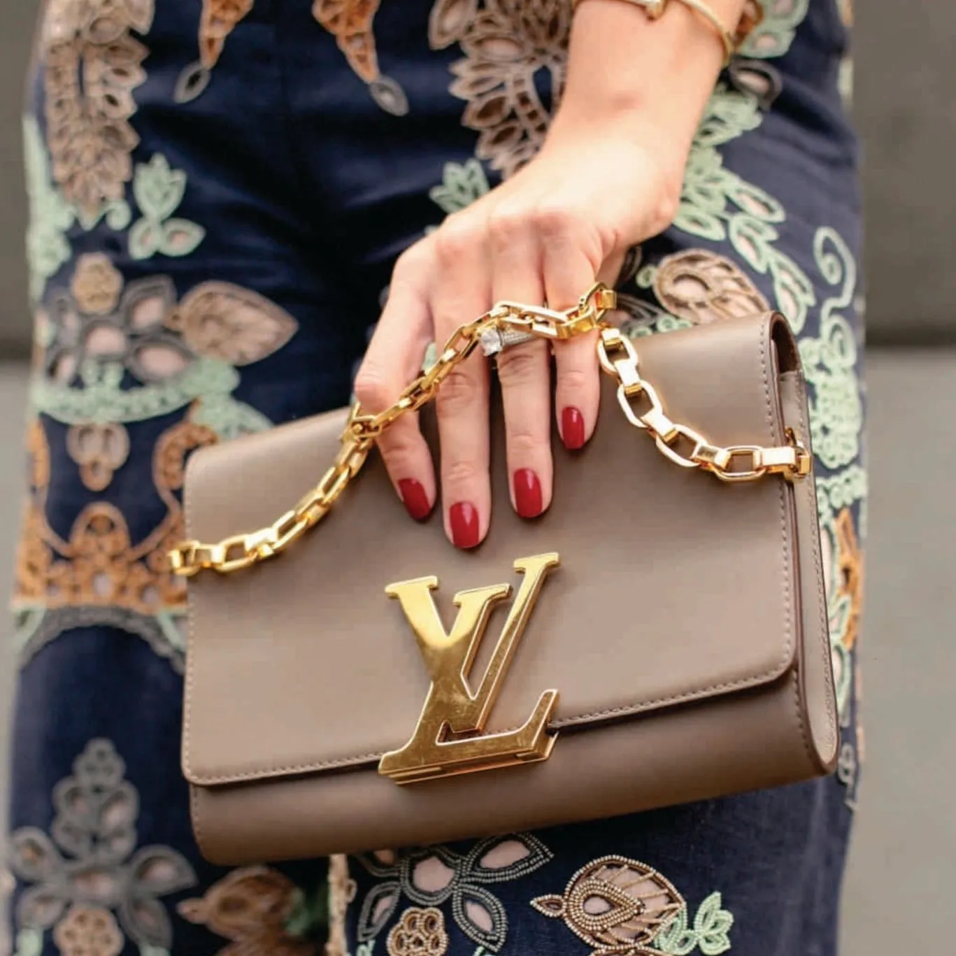 Bolsa Louis Vuitton Louise Chain