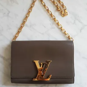 Bolsa Louis Vuitton Louise Chain