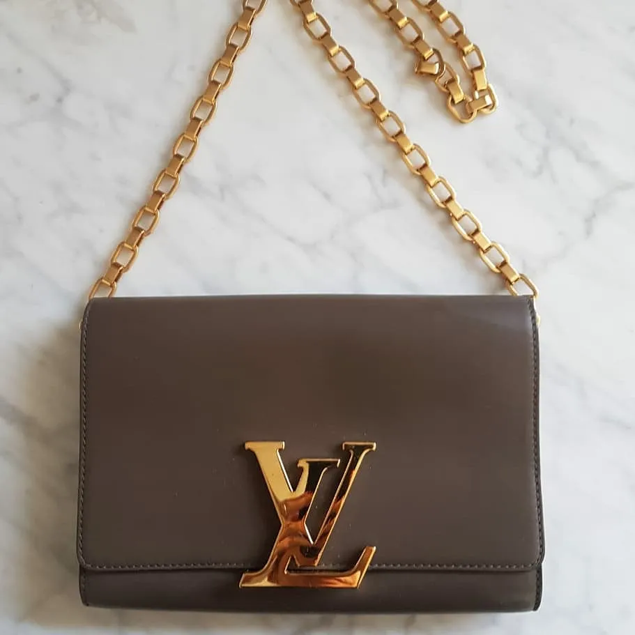 Bolsa Louis Vuitton Louise Chain