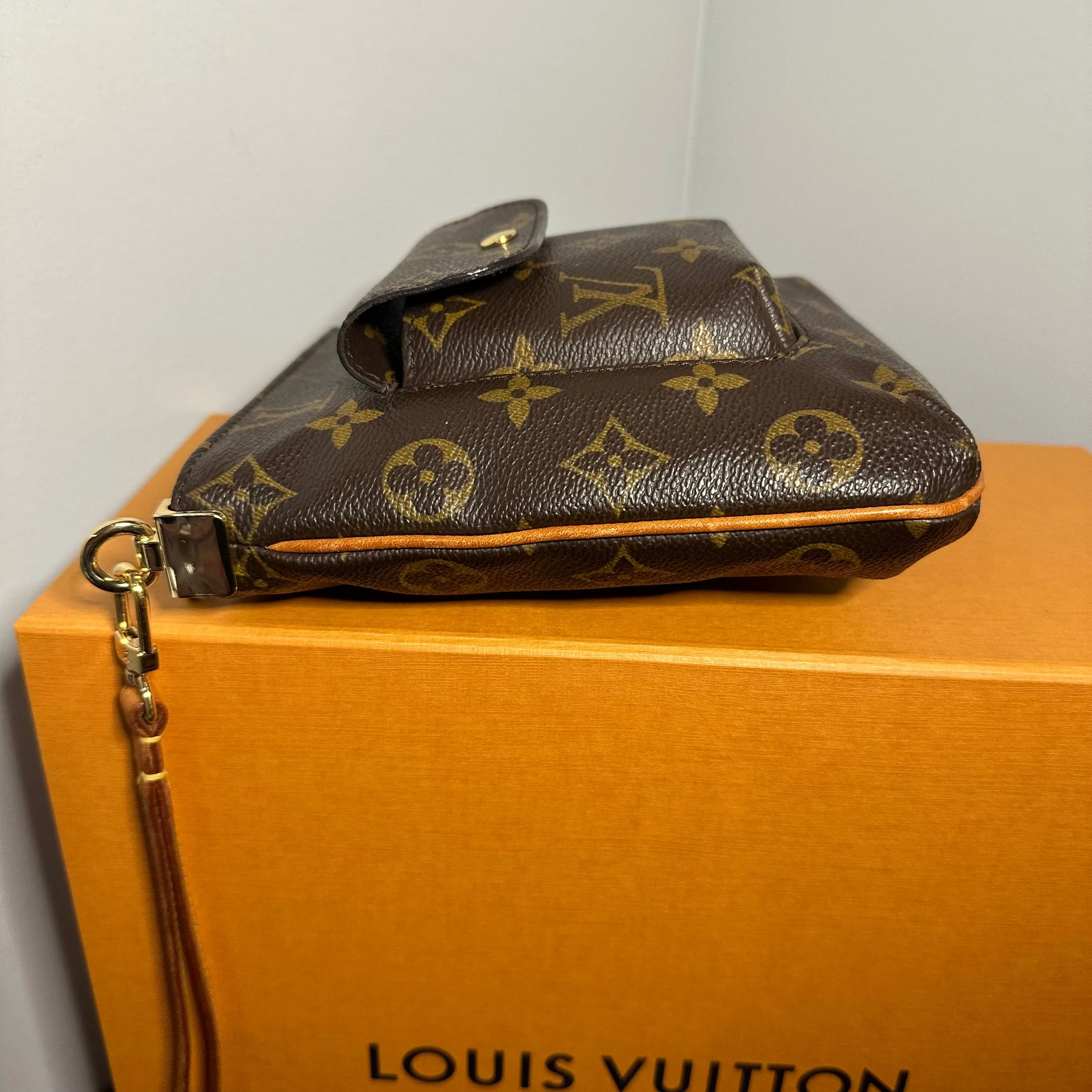 The Junco Crossbody - Vintage LV Monogram in Vachetta